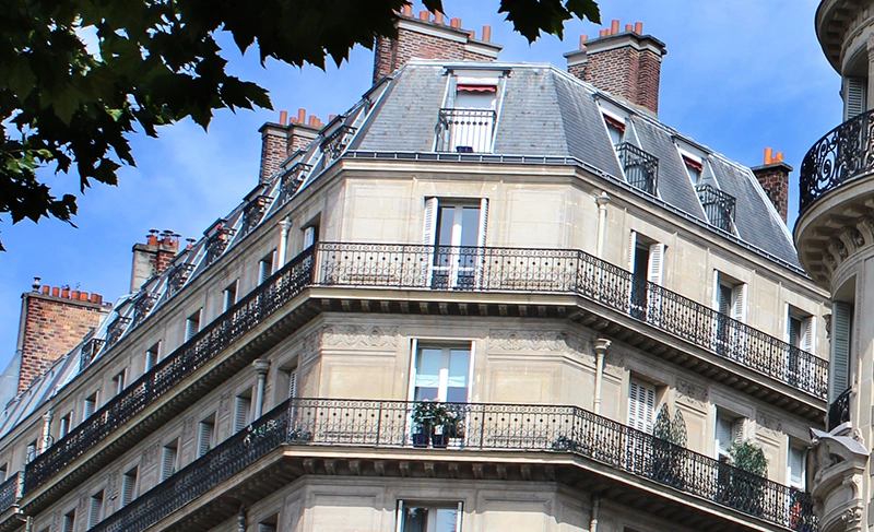 Surélever un Immeuble en France : Règles et Procédures Essentielles
